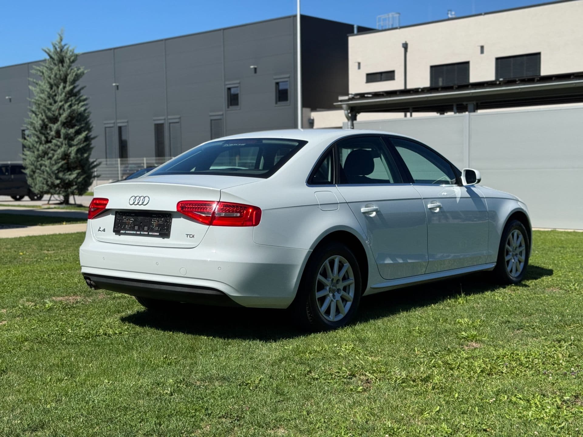 Audi A4 2,0 TDI DPF Limousine - Bild 9