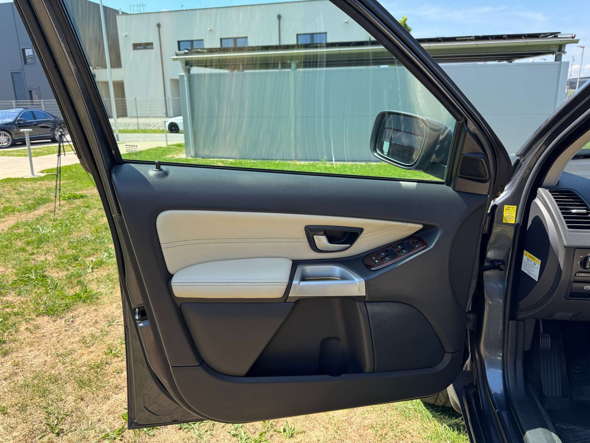 Volvo XC90 4,4 V8 Geartronic Executive AWD |*1.BESITZ* VOLL* - Bild 16