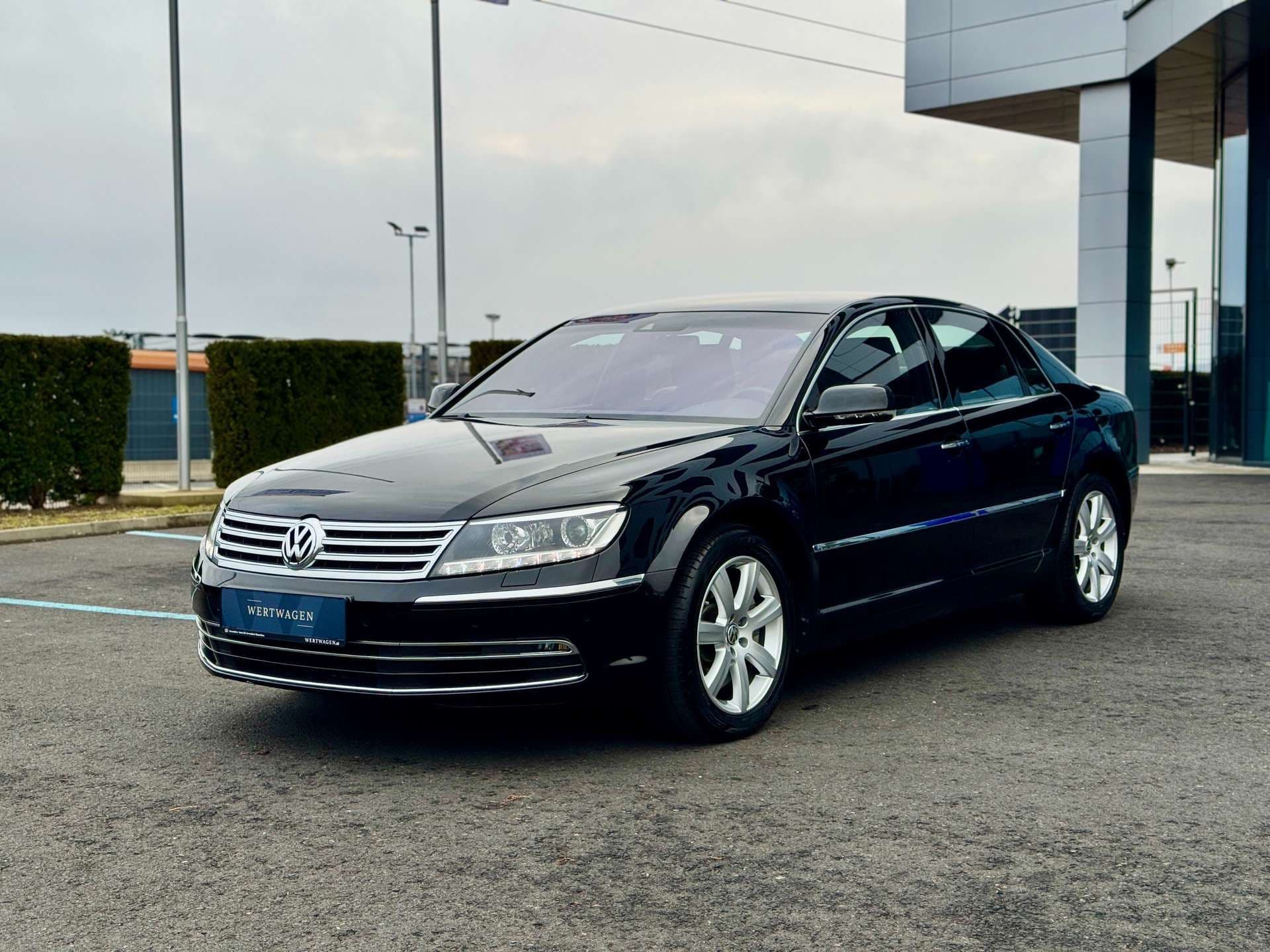 Volkswagen Phaeton 4,2 V8 5-Sitzer 4Motion | *** VERKAUFT *** - Bild 2