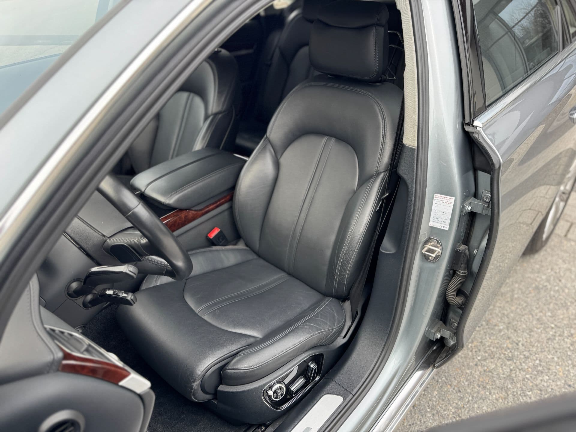 Audi A8 4,2 FSI V8 quattro Tiptronic - Bild 12